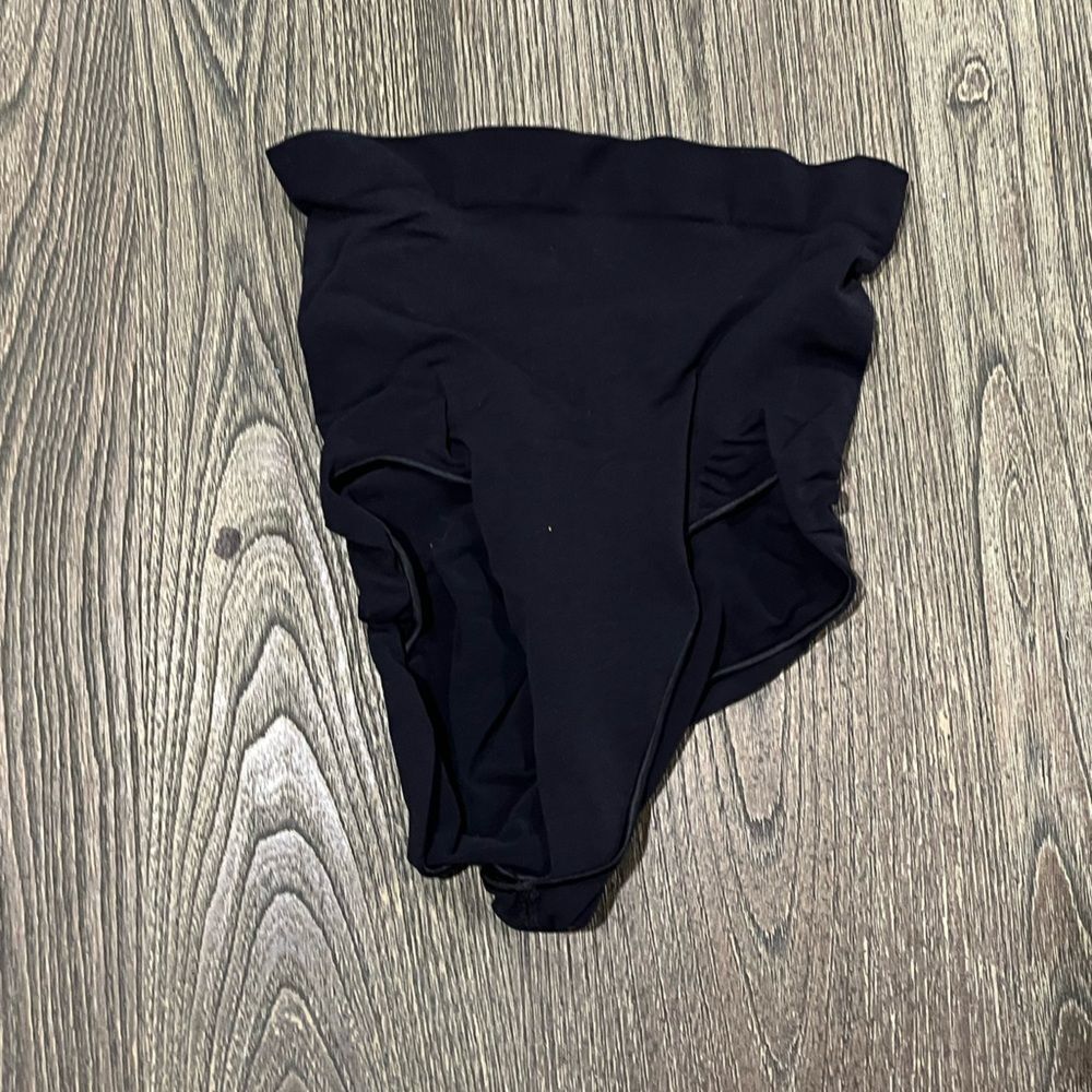 NWOT Skims Seamless Sculpt Mid Waist Brief Cotton Gusset Shapewear Black Medium